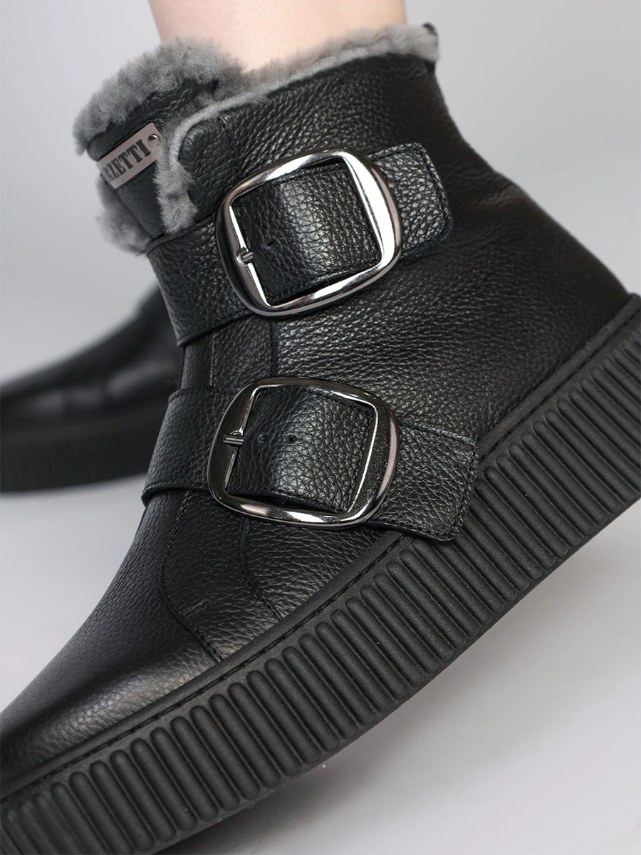 Ботинки с меховой оторочкой на объемной подошве